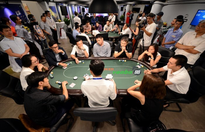 chơi bài poker